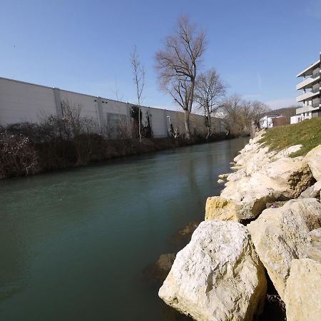 Blue River Side Blaustein Buitenkant foto